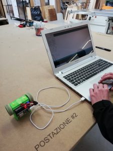 Arduino su tavolo lavoro in officina Megahub